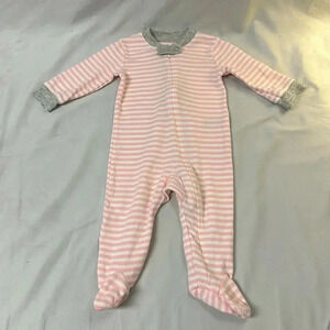 Amazon Essentials - long sleeve footed sleeper. Size 3-6 months